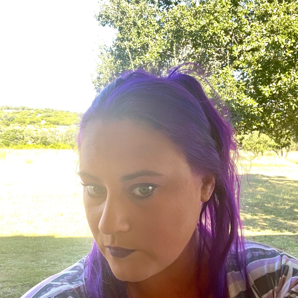 Meet your Posher, Lauren (That crazy lady who changes her hair too much😂🤣)😘🙏 - Picture 3 of 16